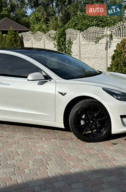Седан Tesla Model 3 2020 в 