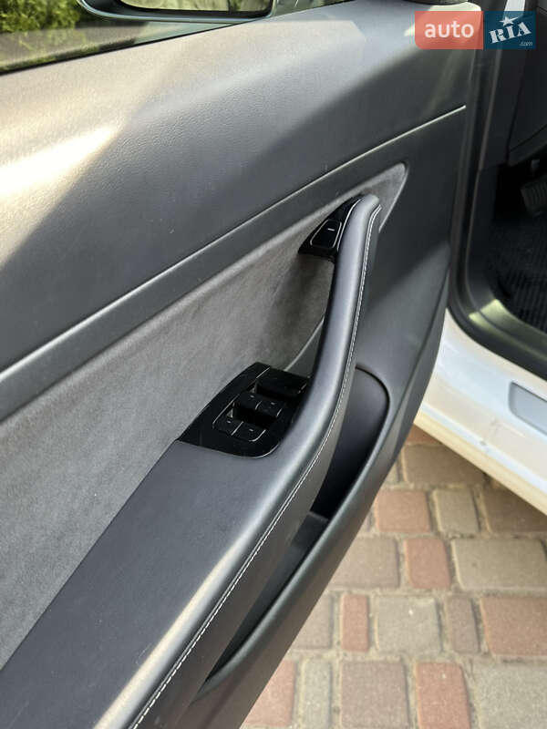 Седан Tesla Model 3 2020 в Запоріжжі