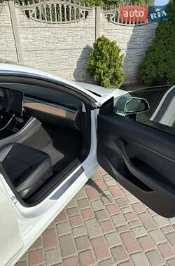 Седан Tesla Model 3 2020 в 