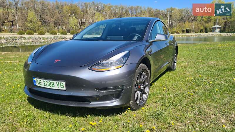 Седан Tesla Model 3 2019 в Дніпрі