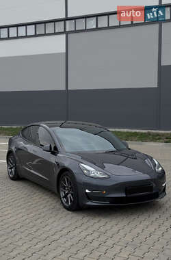 Седан Tesla Model 3 2023 в 
