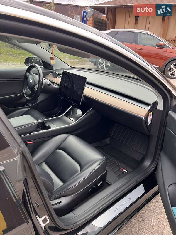 Седан Tesla Model 3 2019 в Сквирі