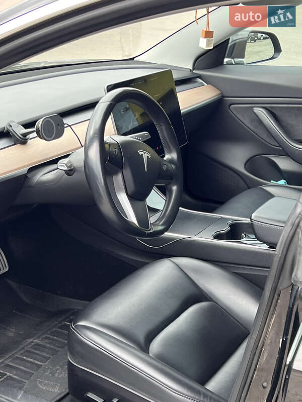 Седан Tesla Model 3 2019 в Сквирі