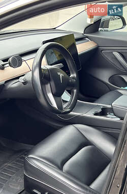 Седан Tesla Model 3 2019 в 