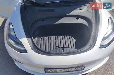 Седан Tesla Model 3 2021 в 