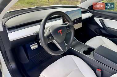 Седан Tesla Model 3 2020 в 