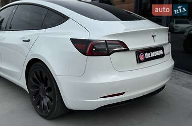 Седан Tesla Model 3 2023 в 