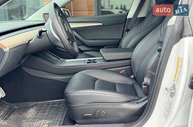 Седан Tesla Model 3 2023 в 