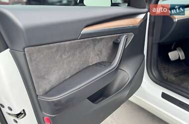 Седан Tesla Model 3 2023 в 