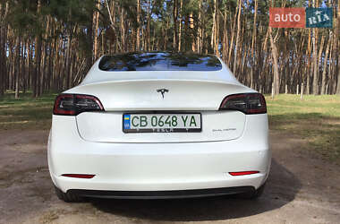 Седан Tesla Model 3 2020 в 