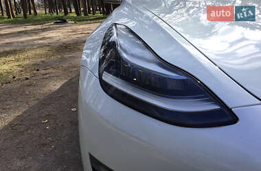 Седан Tesla Model 3 2020 в 