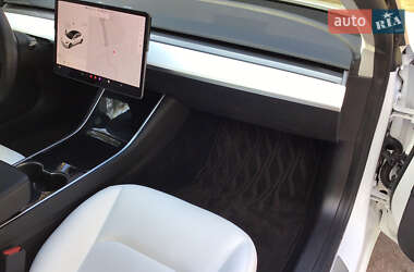 Седан Tesla Model 3 2020 в 