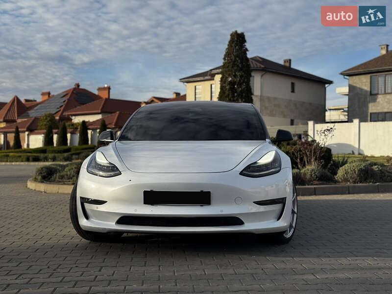 Седан Tesla Model 3 2018 в Одессе