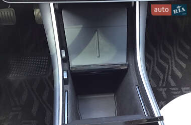 Седан Tesla Model 3 2020 в 