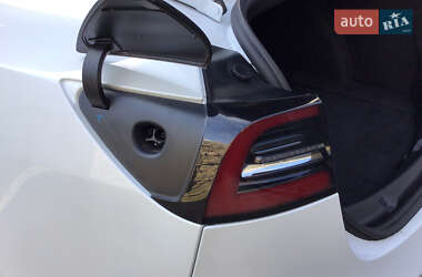 Седан Tesla Model 3 2020 в 
