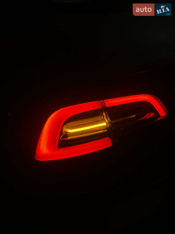 Седан Tesla Model 3 2023 в Одессе