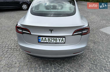 Седан Tesla Model 3 2022 в 