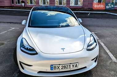 Седан Tesla Model 3 2020 в 
