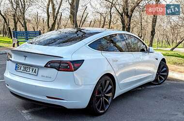 Седан Tesla Model 3 2020 в 