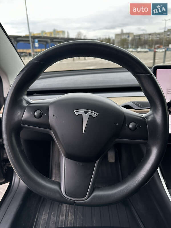 Седан Tesla Model 3 2018 в Харькове