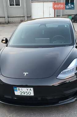 Седан Tesla Model 3 2022 в 