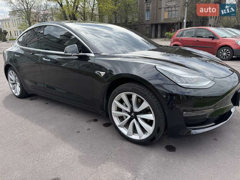 Седан Tesla Model 3 2018 в Кам'янському