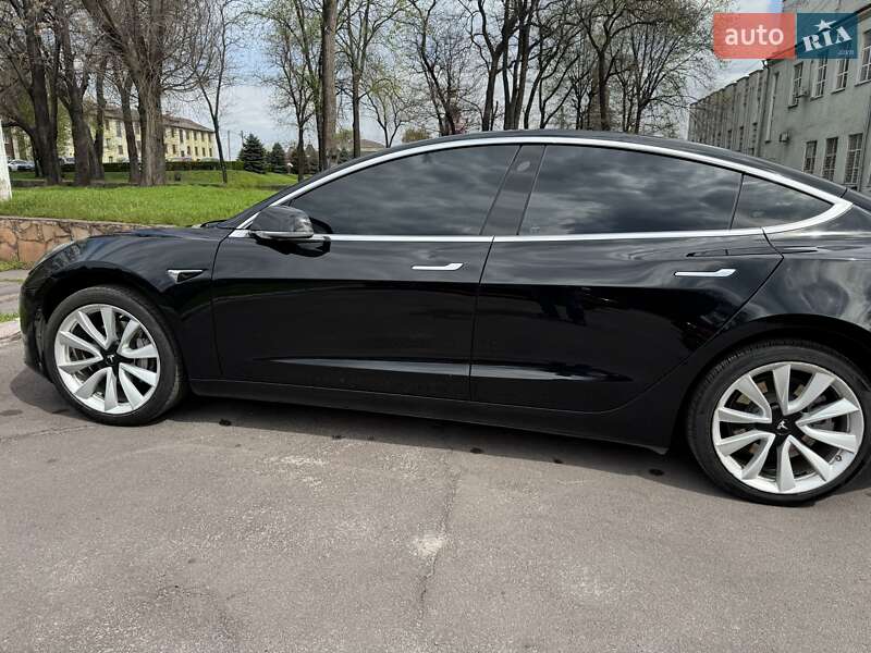 Седан Tesla Model 3 2018 в Кам'янському