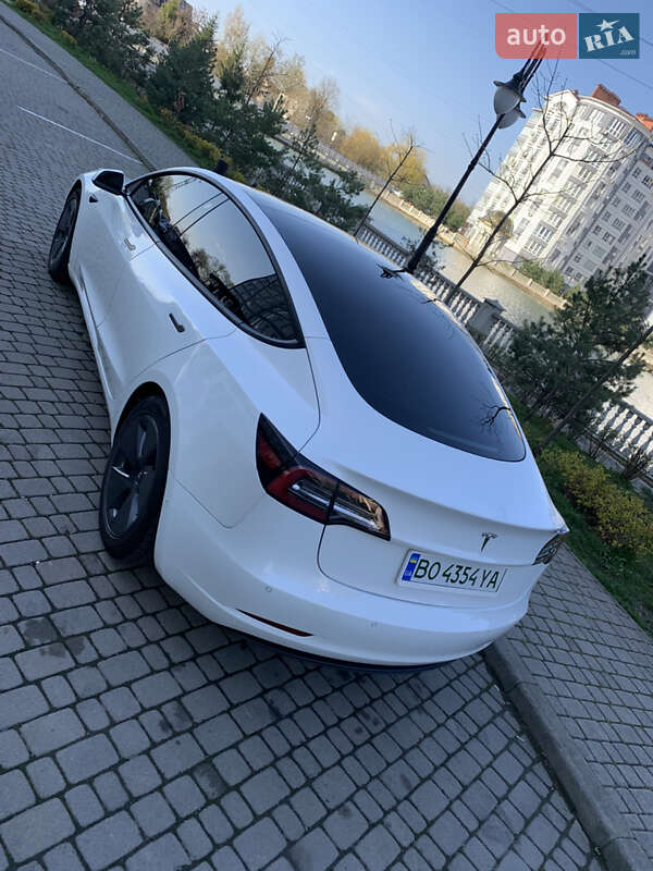 Седан Tesla Model 3 2021 в Ивано-Франковске