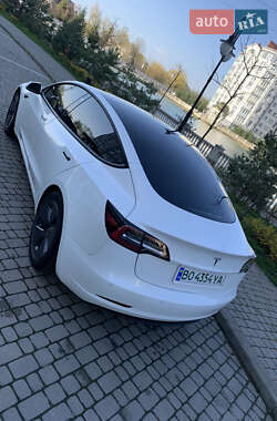 Седан Tesla Model 3 2021 в 