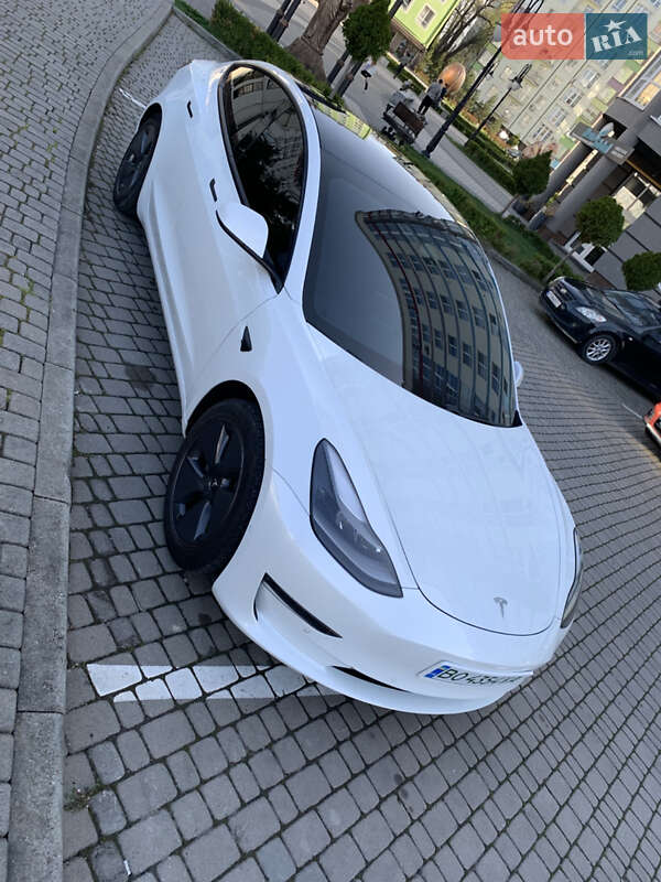 Седан Tesla Model 3 2021 в Ивано-Франковске
