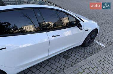 Седан Tesla Model 3 2021 в 