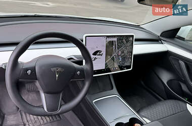Седан Tesla Model 3 2021 в 