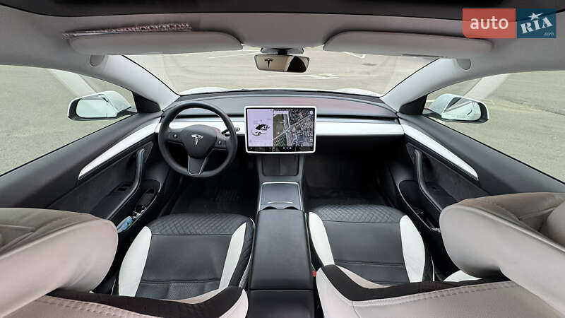 Седан Tesla Model 3 2021 в Одесі