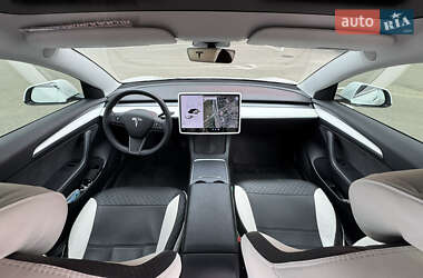 Седан Tesla Model 3 2021 в 