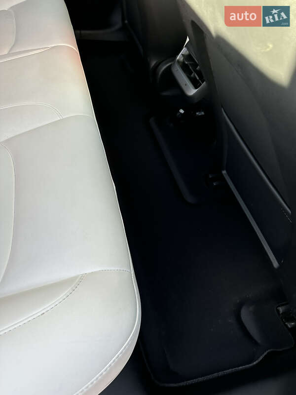 Седан Tesla Model 3 2021 в Одесі