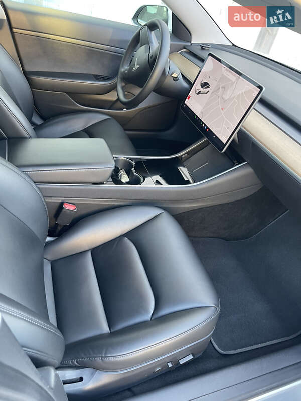 Седан Tesla Model 3 2020 в Днепре