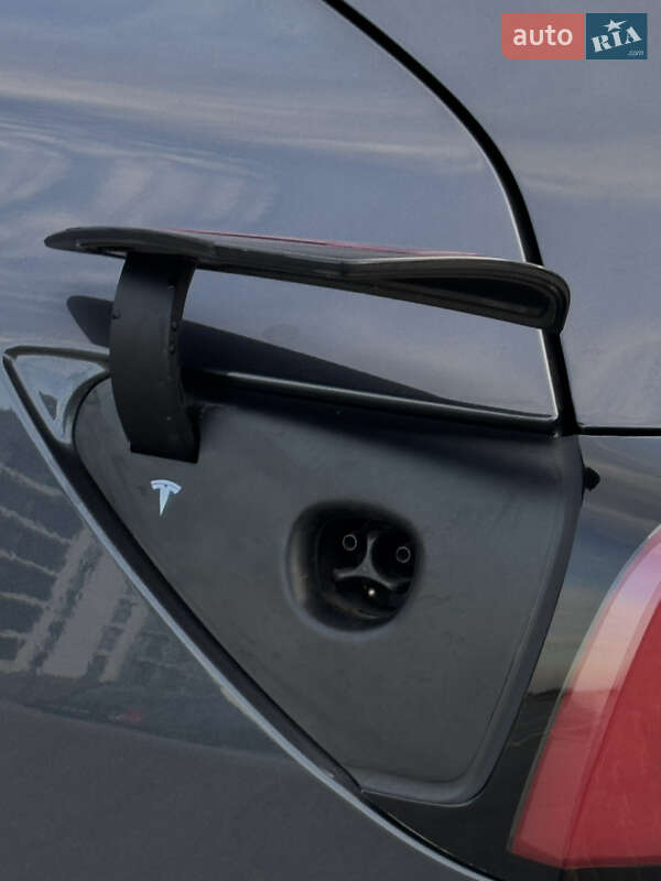 Седан Tesla Model 3 2022 в Черкассах