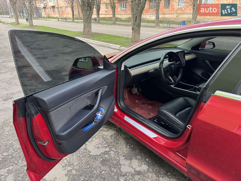 Седан Tesla Model 3 2018 в Дніпрі