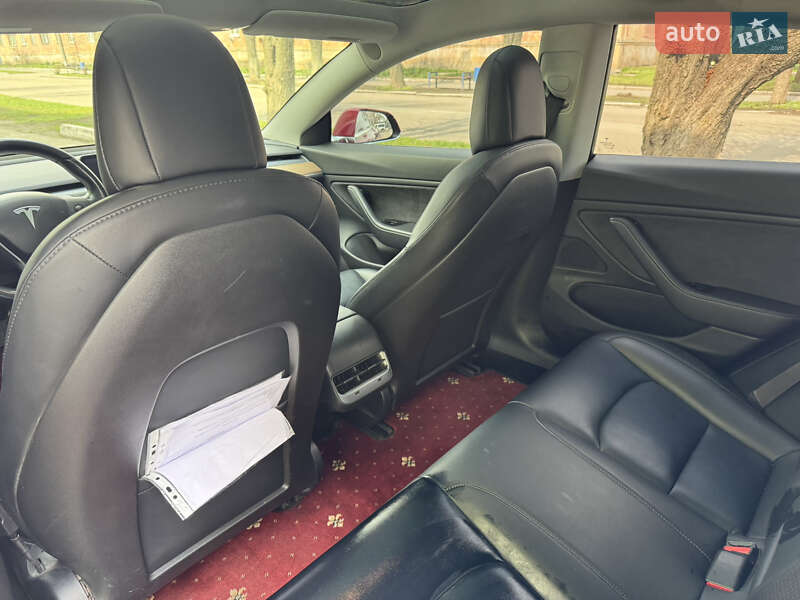 Седан Tesla Model 3 2018 в Дніпрі