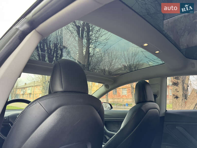 Седан Tesla Model 3 2018 в Дніпрі