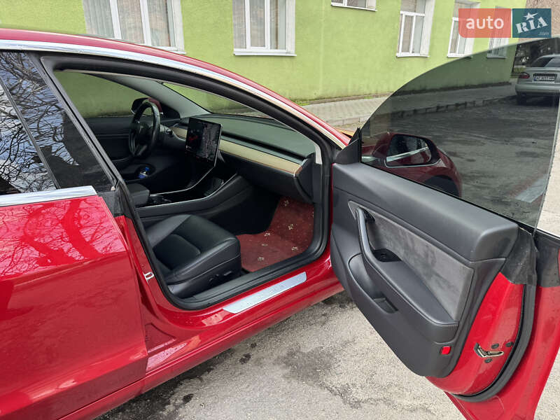 Седан Tesla Model 3 2018 в Дніпрі