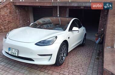 Седан Tesla Model 3 2021 в 