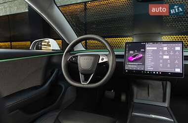 Седан Tesla Model 3 2024 в 