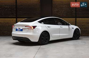 Седан Tesla Model 3 2024 в 