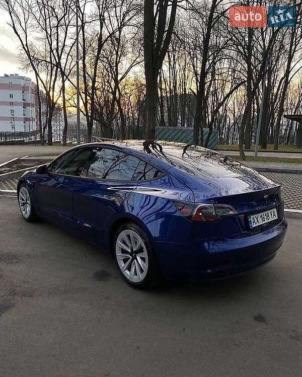 Седан Tesla Model 3 2021 в Киеве