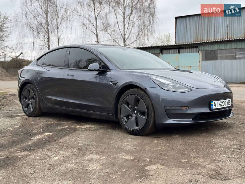 Седан Tesla Model 3 2021 в Буче