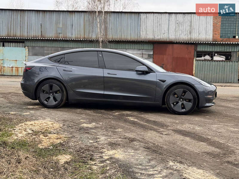Седан Tesla Model 3 2021 в Буче