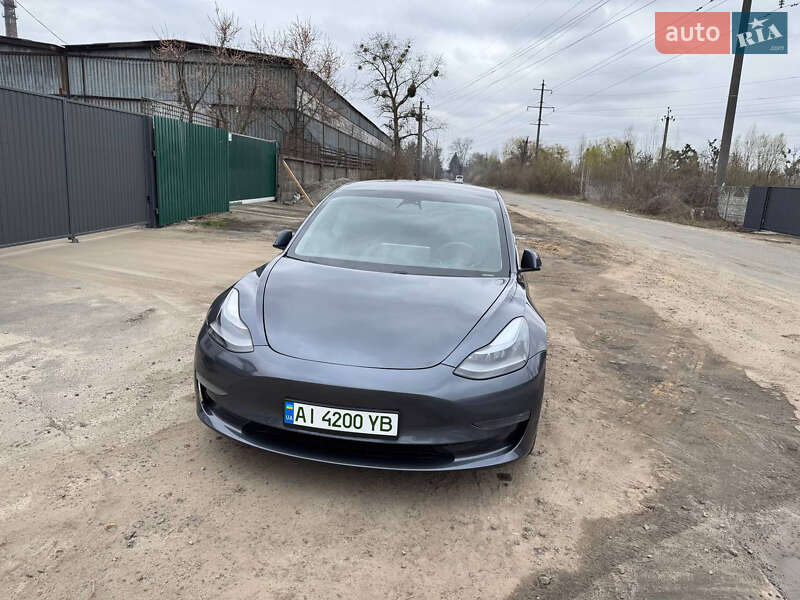Седан Tesla Model 3 2021 в Буче