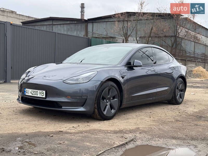 Седан Tesla Model 3 2021 в 