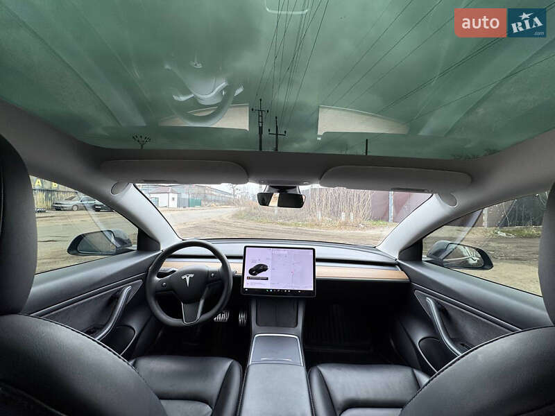 Седан Tesla Model 3 2021 в Буче